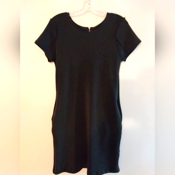 Brand new dress. Amazing fabric. Super confortable. - Picture 1 of 1